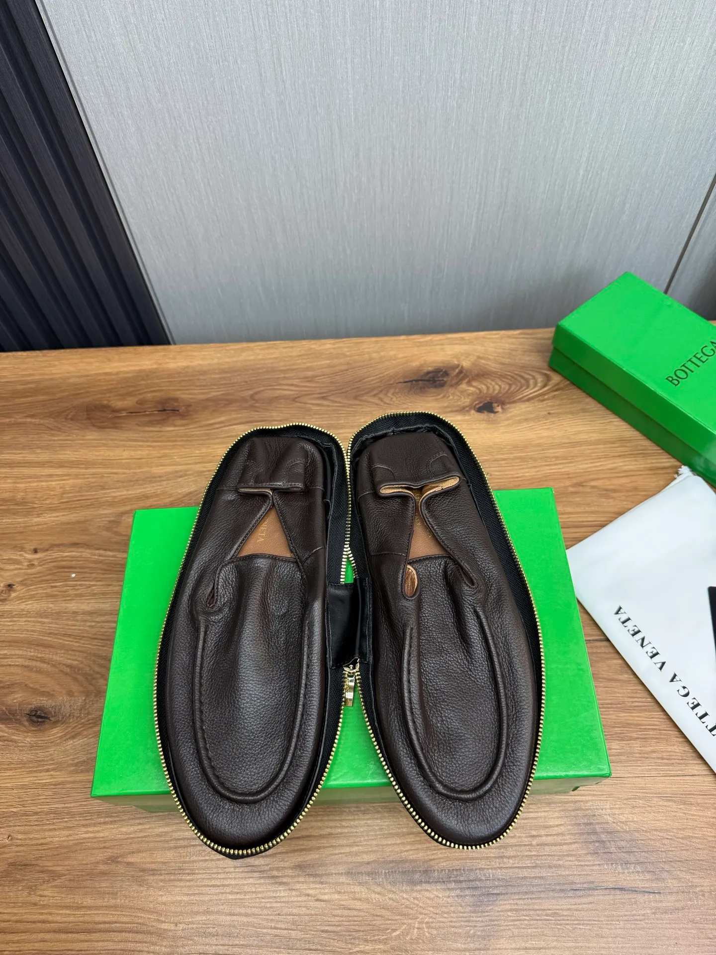 Men's men's shoes💰480💰BV-popular wallet shoes👟Casual, fashionable and comfortable🔗Good travel partner✅Original cowhide + imported cowhide. Original rubber outsole, available all year round👏Size: 38-45 (38.45 custom-made, non-returnable)